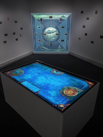 Vue de l'exposition « Le tour du monde en 80 cartes » à Baud - 2026