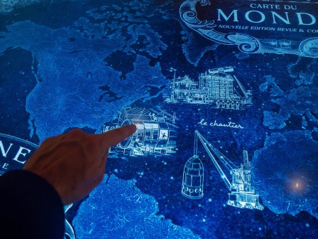 Vue de l'exposition « Le tour du monde en 80 cartes » à Baud - 2026