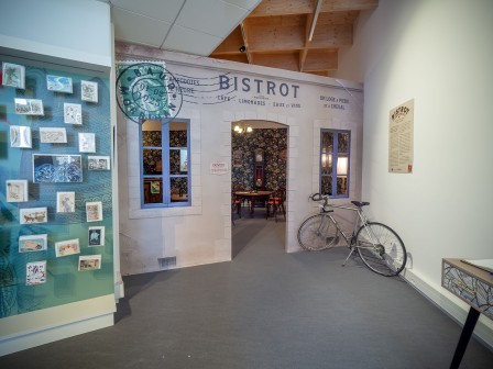 Bistrot et cartes postales - musée de la carte postale, Baud