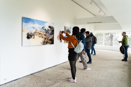 Public dans la première partie de l'exposition ©Yoan Brière